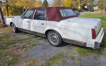 Lincoln-Town-car-1989-White-Red