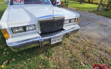 Lincoln-Town-car-1989-White-Red-5
