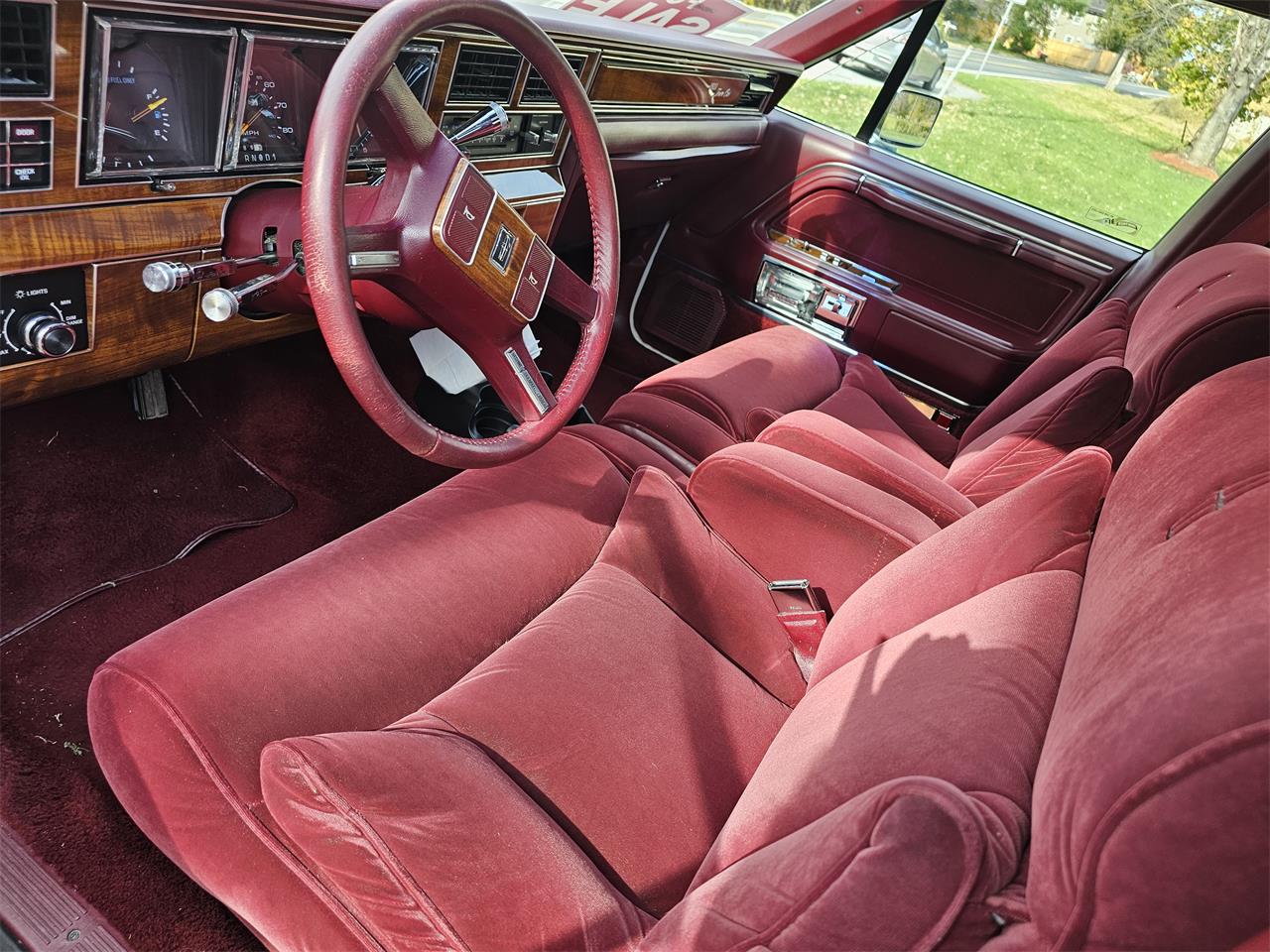 Lincoln-Town-car-1989-White-Red-6