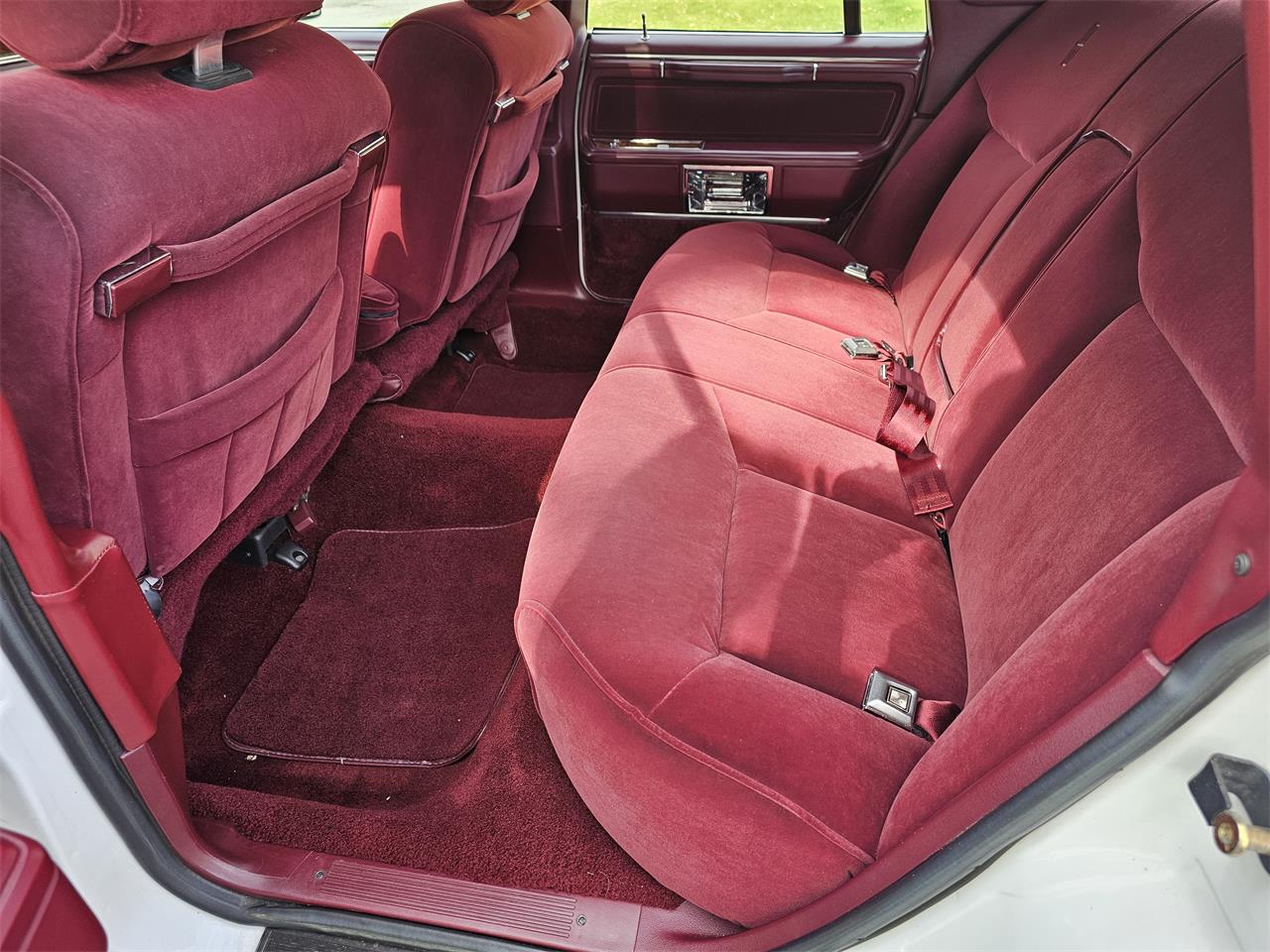 Lincoln-Town-car-1989-White-Red-7