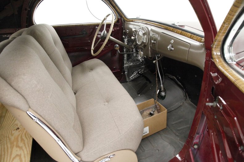 Lincoln-Zephyr-1938-Burgundy-Beige-11