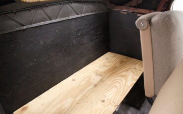 Lincoln-Zephyr-1938-Burgundy-Beige-12