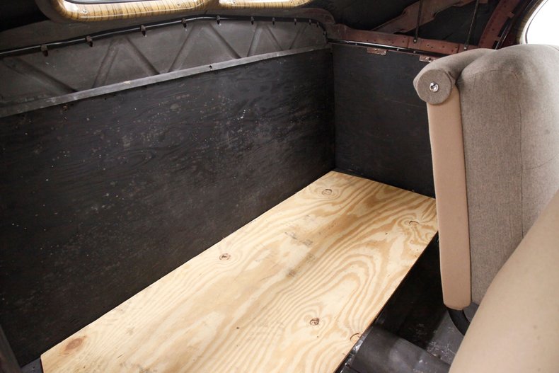 Lincoln-Zephyr-1938-Burgundy-Beige-12