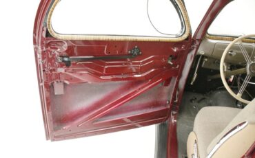 Lincoln-Zephyr-1938-Burgundy-Beige-13