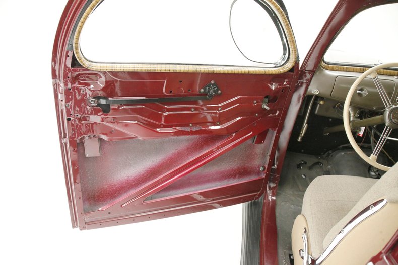 Lincoln-Zephyr-1938-Burgundy-Beige-13