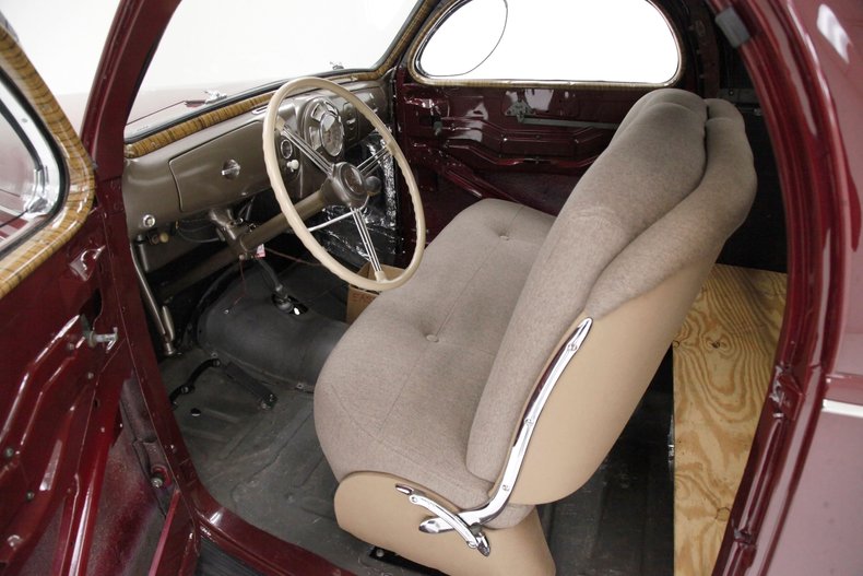 Lincoln-Zephyr-1938-Burgundy-Beige-32