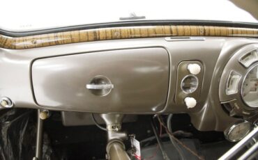 Lincoln-Zephyr-1938-Burgundy-Beige-36