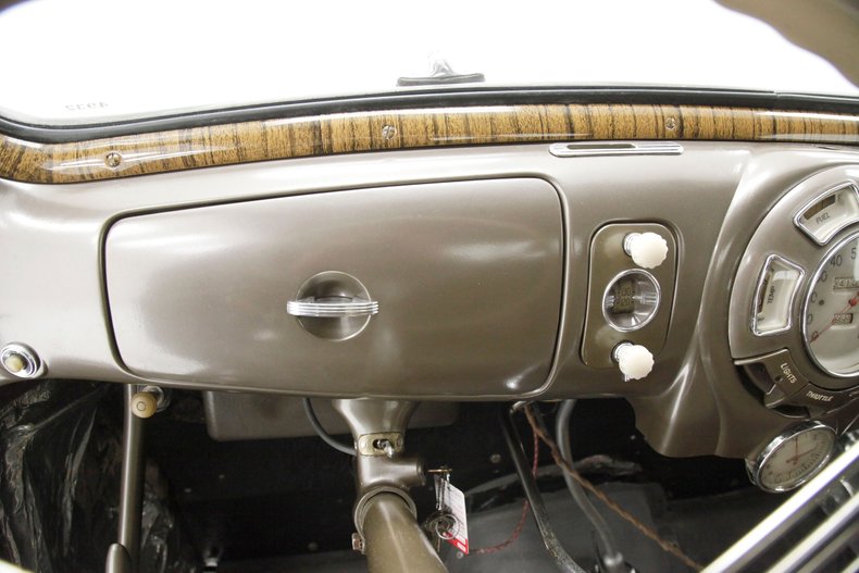 Lincoln-Zephyr-1938-Burgundy-Beige-36