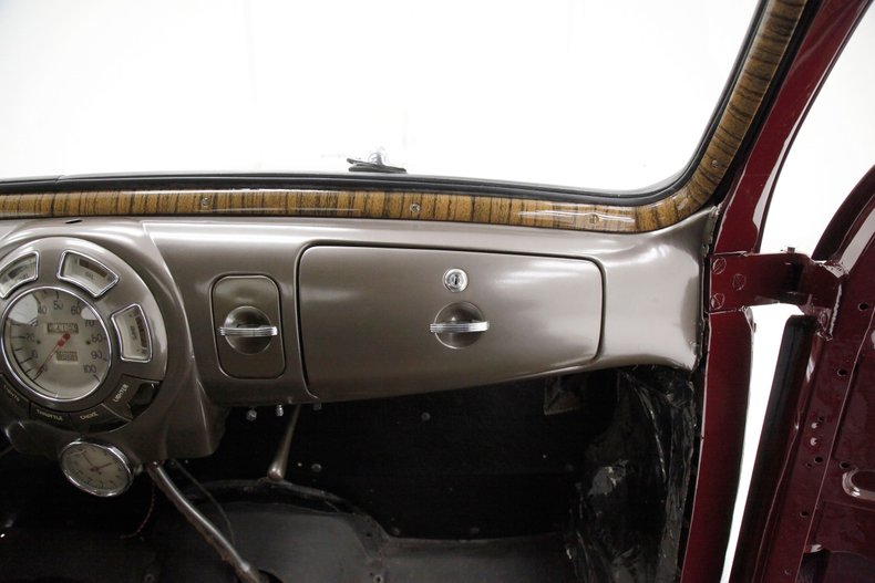 Lincoln-Zephyr-1938-Burgundy-Beige-9