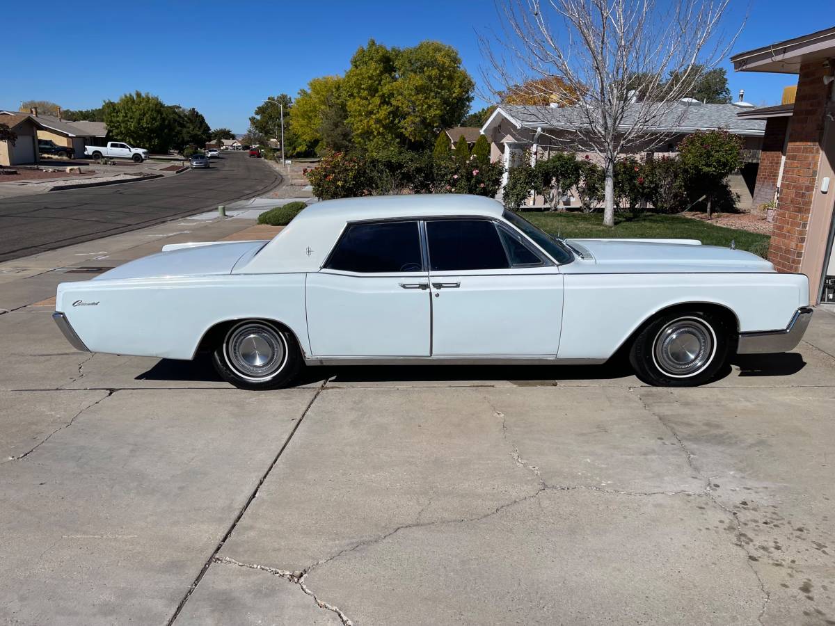 Lincoln-continental-1967-3