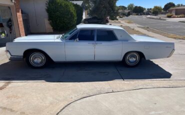Lincoln-continental-1967-5