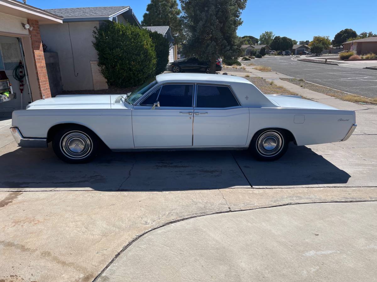 Lincoln-continental-1967-5