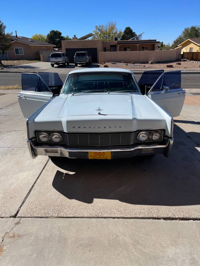 Lincoln-continental-1967-6