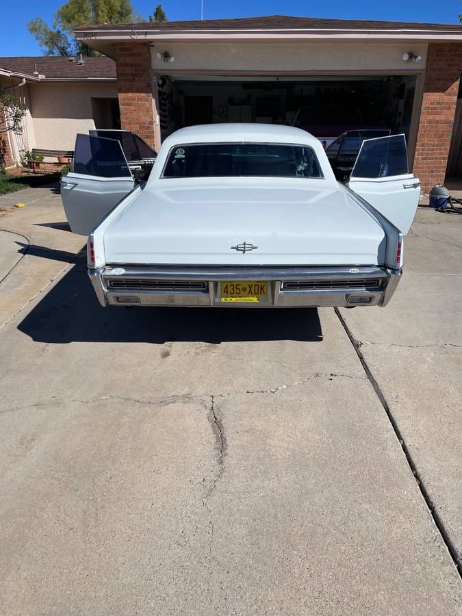 Lincoln-continental-1967-7