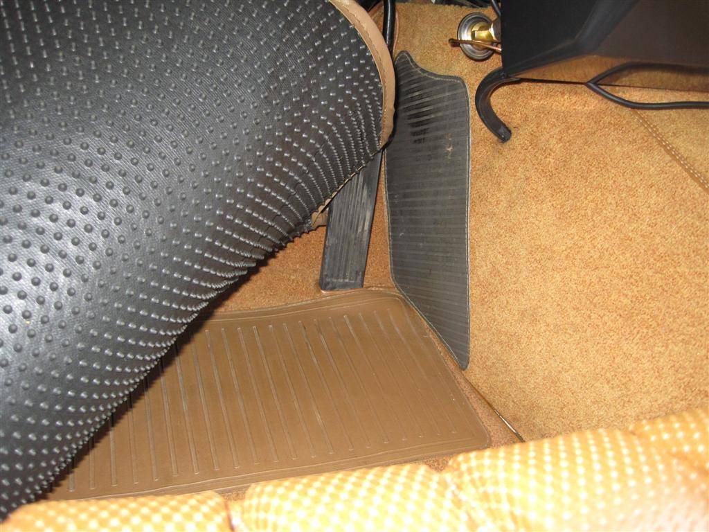 Mercedes-benz-220se-coupe-1966-white-11