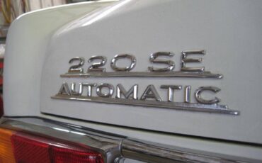 Mercedes-benz-220se-coupe-1966-white-21