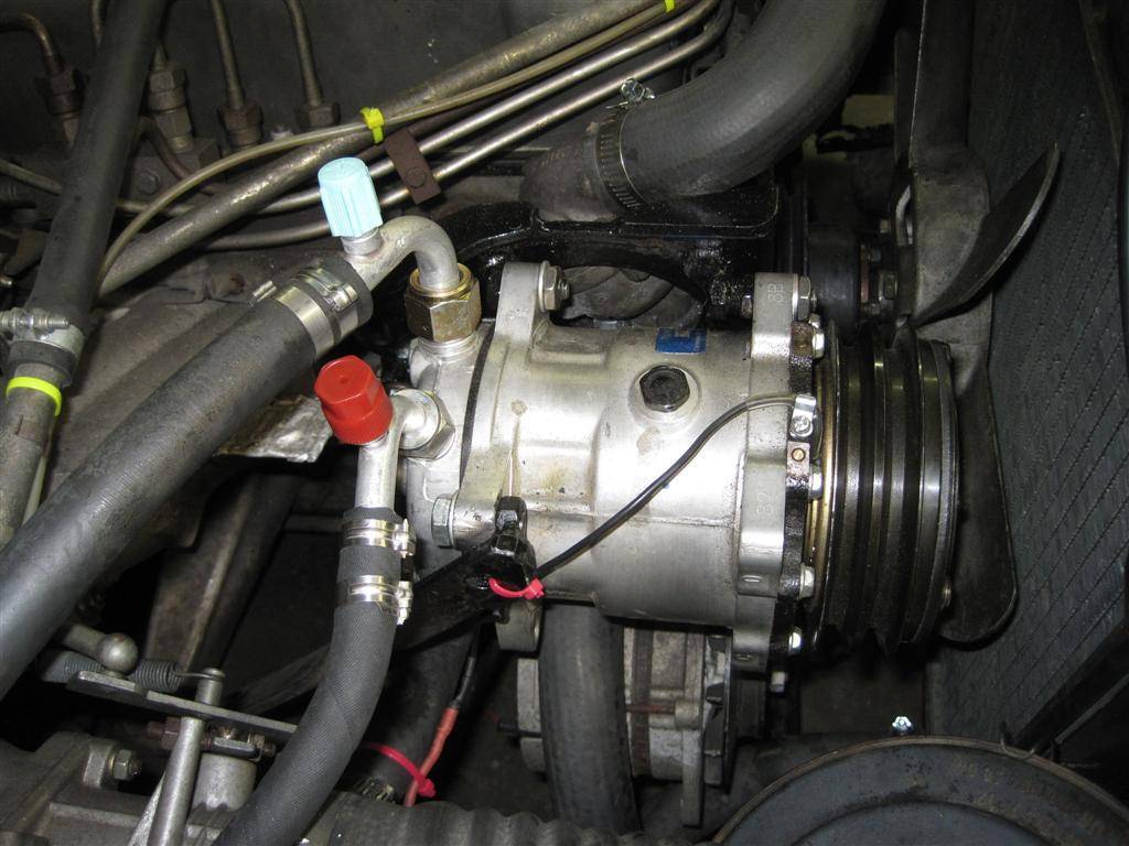 Mercedes-benz-220se-coupe-1966-white-4