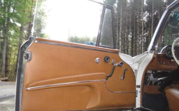 Mercedes-benz-220se-coupe-1966-white-6