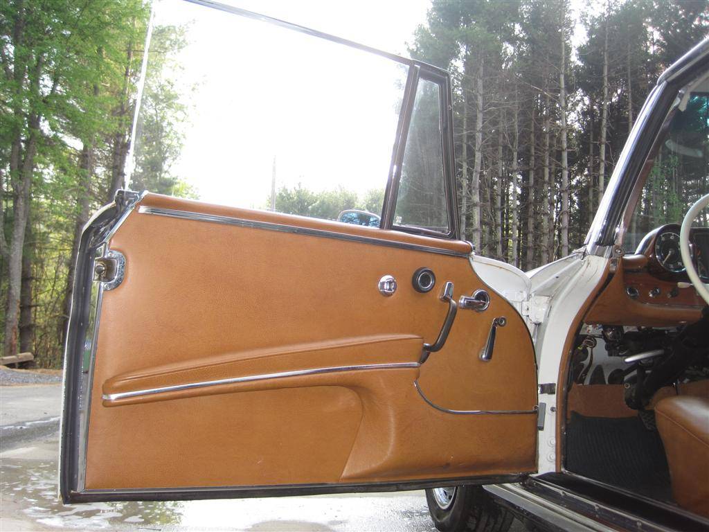 Mercedes-benz-220se-coupe-1966-white-6