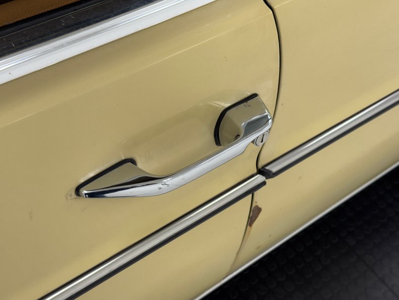 Mercedes-benz-300d-1975-Maple-Yellow-Saddle-16