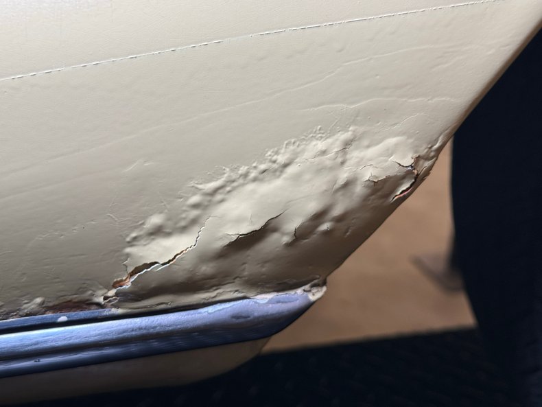 Mercedes-benz-300d-1975-Maple-Yellow-Saddle-22