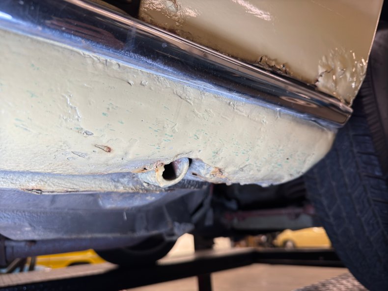 Mercedes-benz-300d-1975-Maple-Yellow-Saddle-24