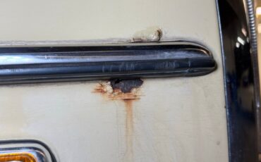 Mercedes-benz-300d-1975-Maple-Yellow-Saddle-25