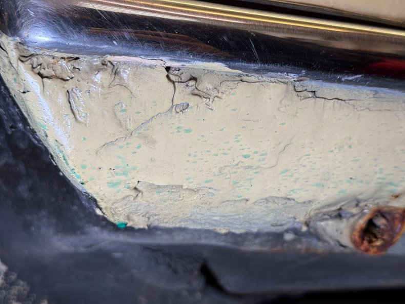 Mercedes-benz-300d-1975-Maple-Yellow-Saddle-29