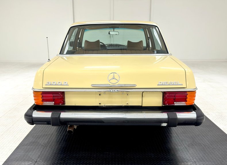 Mercedes-benz-300d-1975-Maple-Yellow-Saddle-3