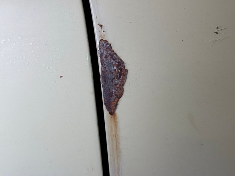 Mercedes-benz-300d-1975-Maple-Yellow-Saddle-30