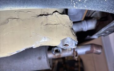 Mercedes-benz-300d-1975-Maple-Yellow-Saddle-33