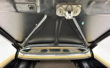 Mercedes-benz-300d-1975-Maple-Yellow-Saddle-39