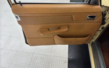 Mercedes-benz-300d-1975-Maple-Yellow-Saddle-43