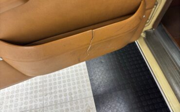 Mercedes-benz-300d-1975-Maple-Yellow-Saddle-44