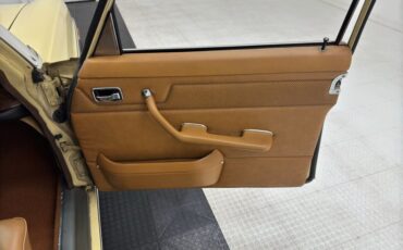 Mercedes-benz-300d-1975-Maple-Yellow-Saddle-46