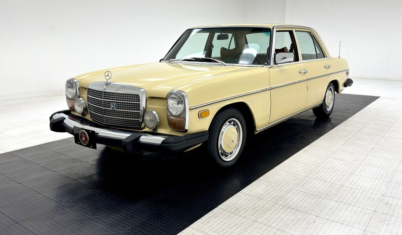 Mercedes-benz-300d-1975-Maple-Yellow-Saddle-49