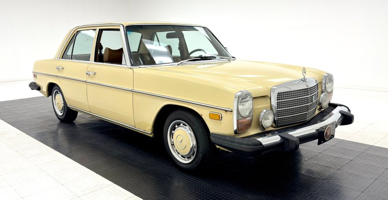 Mercedes-benz-300d-1975-Maple-Yellow-Saddle-6