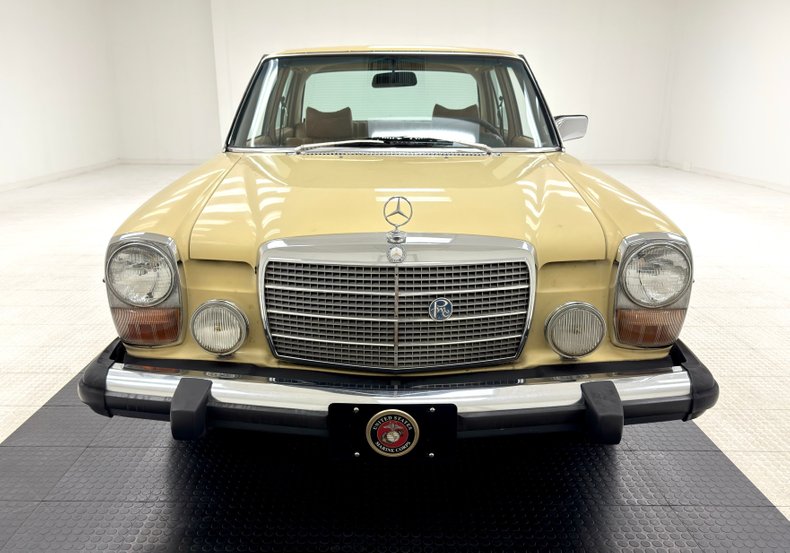 Mercedes-benz-300d-1975-Maple-Yellow-Saddle-9