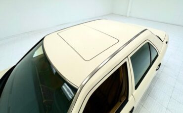 Mercedes-benz-300d-1993-Light-Ivory-Saddle-10