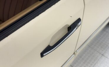 Mercedes-benz-300d-1993-Light-Ivory-Saddle-11