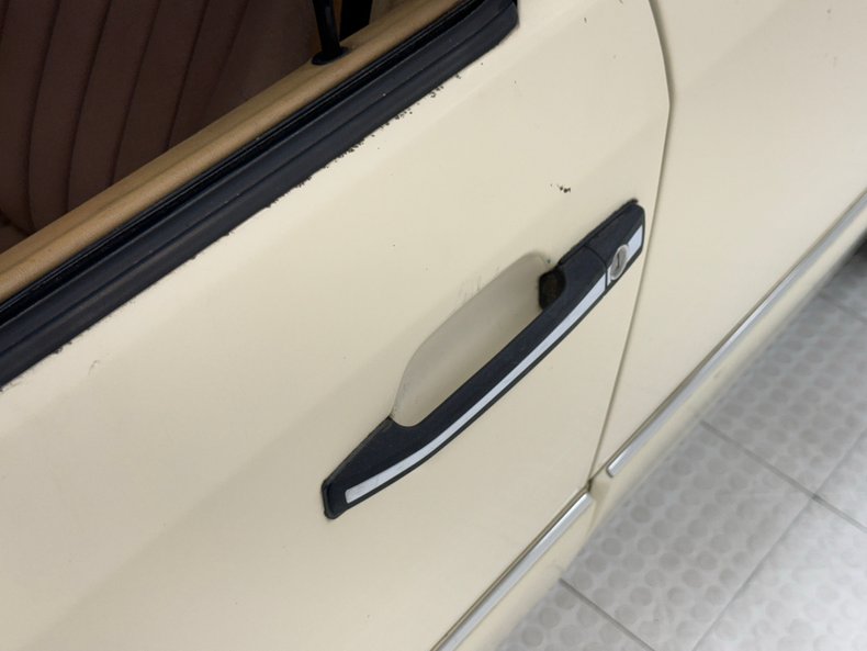 Mercedes-benz-300d-1993-Light-Ivory-Saddle-11