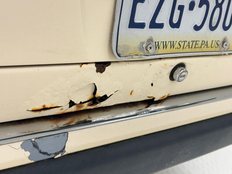 Mercedes-benz-300d-1993-Light-Ivory-Saddle-22