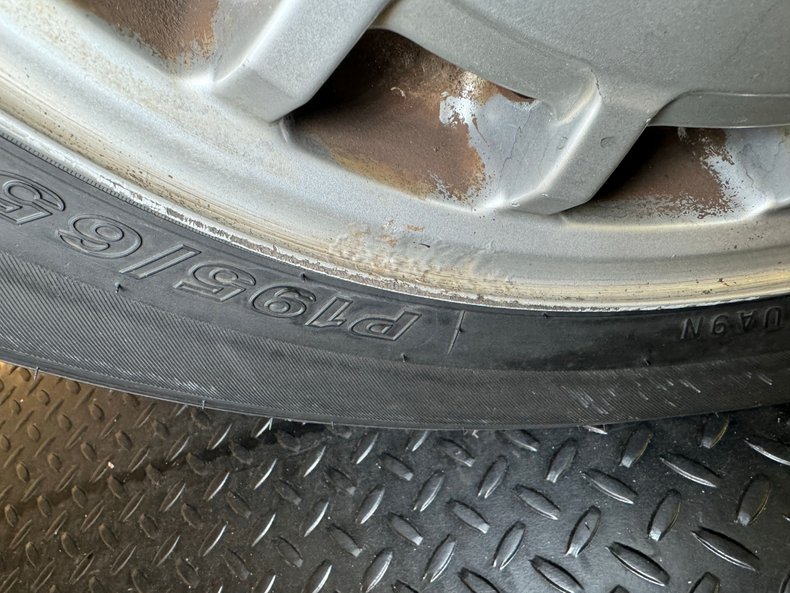 Mercedes-benz-300d-1993-Light-Ivory-Saddle-27