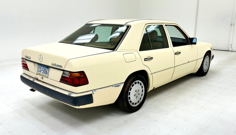 Mercedes-benz-300d-1993-Light-Ivory-Saddle-4