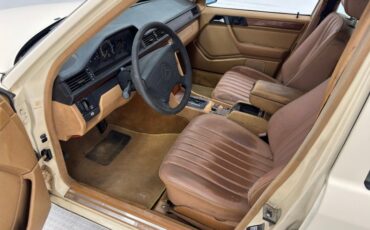 Mercedes-benz-300d-1993-Light-Ivory-Saddle-45