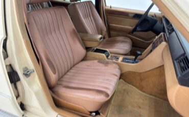 Mercedes-benz-300d-1993-Light-Ivory-Saddle-48