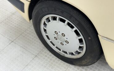 Mercedes-benz-300d-1993-Light-Ivory-Saddle-8