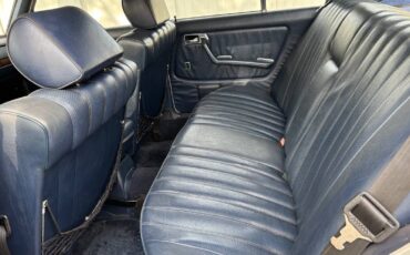 Mercedes-benz-300d-diesel-1981-grey-10