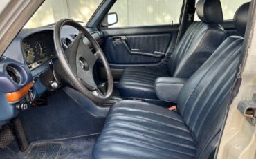 Mercedes-benz-300d-diesel-1981-grey-12