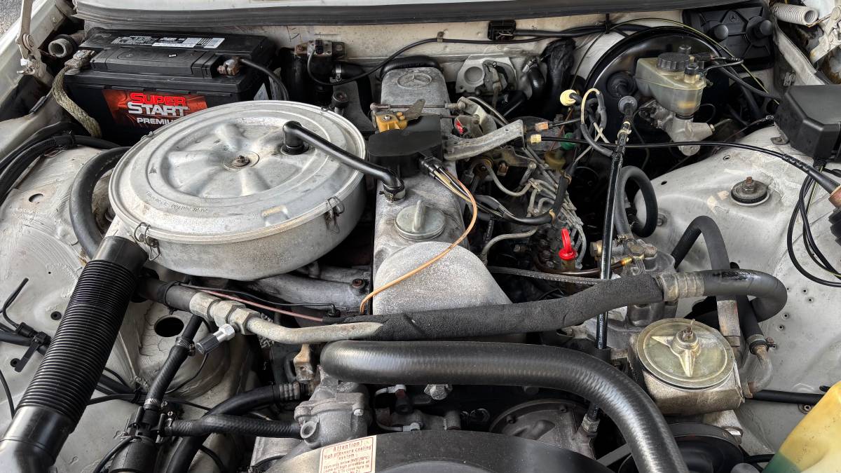 Mercedes-benz-300d-diesel-1981-grey-17